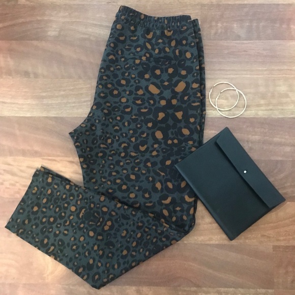 H&M Pants - NWT H&M Leopard Print Pants 💛🐆